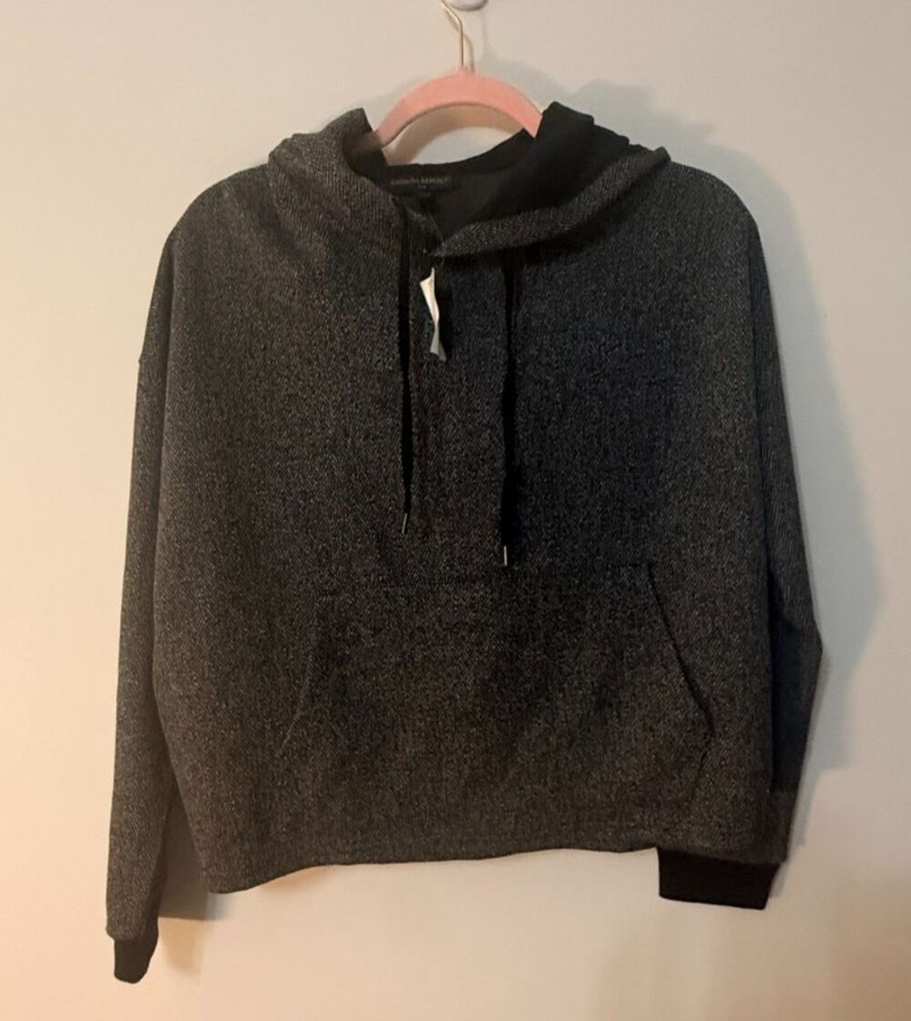 NWT Banana Republic Black and White Hoodie with Kangaroo Pocket - Medium